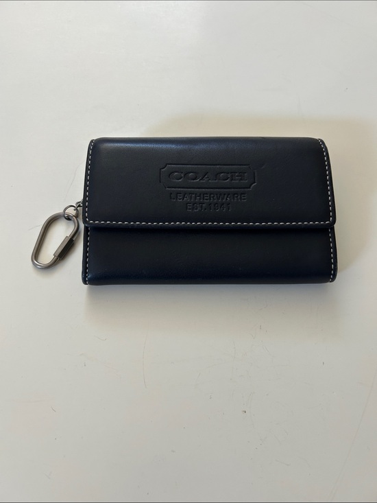 Coach Handbags - Pre-owned Coach Compact Black Leather wallet with White Stitching and Metal Clip